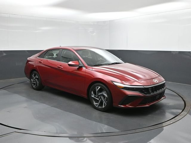 Used 2025 Red Hyundai SEL Convenience image 25