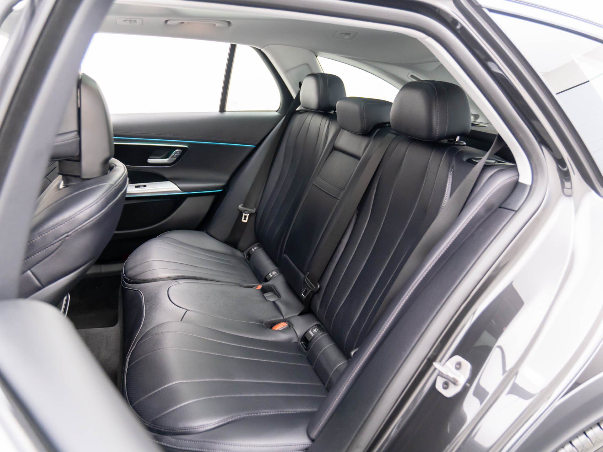 Used 2025  Mercedes-Benz E 450 image 16