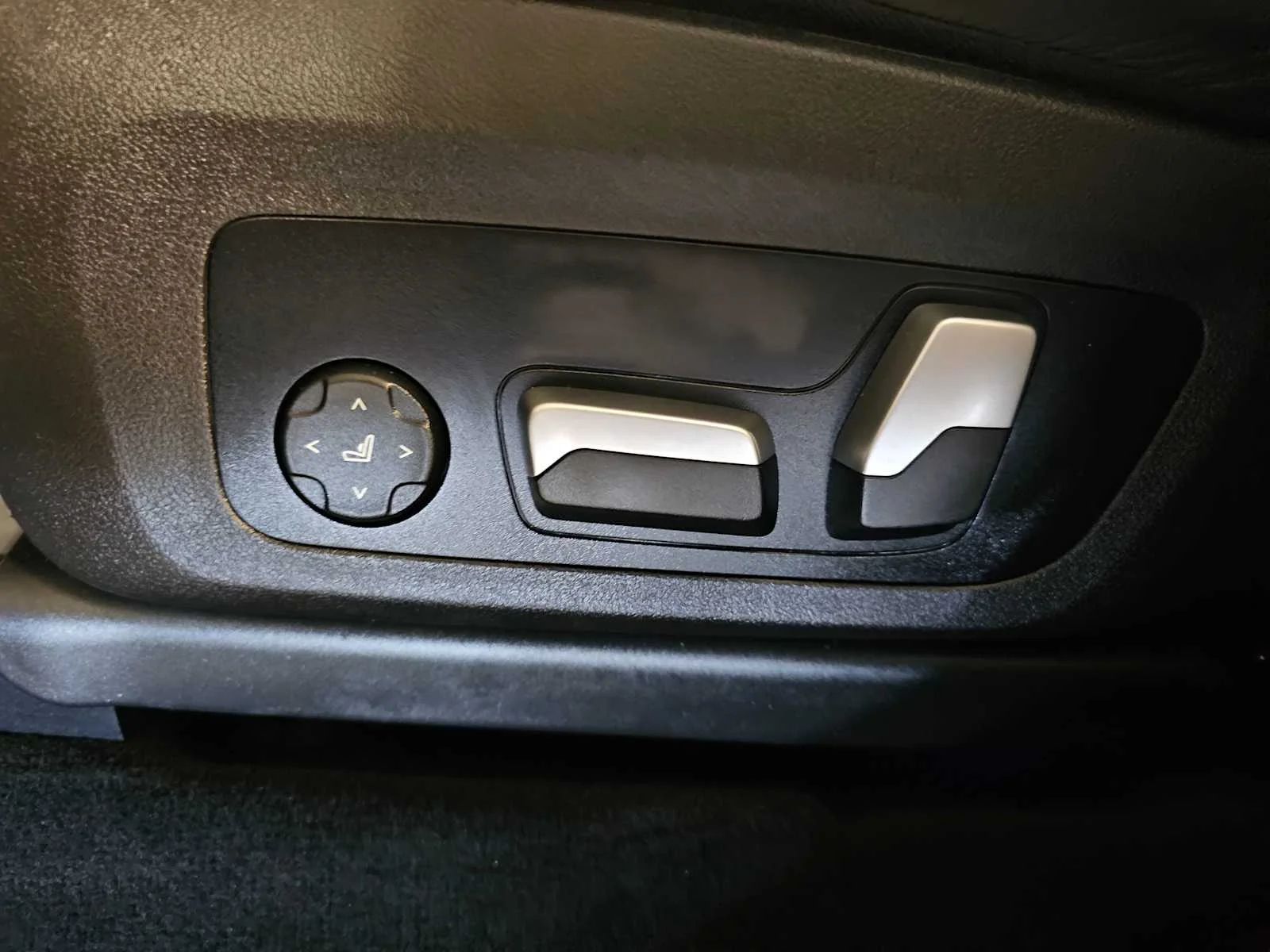 Used 2022 Dark Graphite Metallic BMW xDrive30i image 31