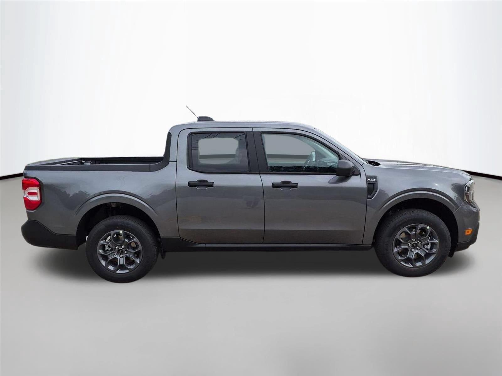 New 2026 Carbonized Gray Metallic Ford XLT image 6