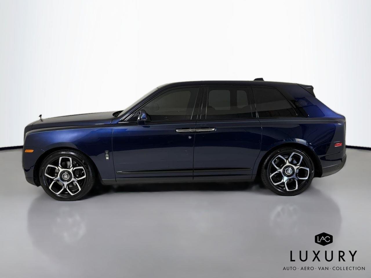 Used 2022 Midnight Blue Rolls-Royce Black Badge | Executive Rear Seating | Rear Entertainment image 9