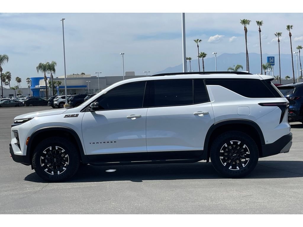 Used 2025 Iridescent Pearl Tricoat Chevrolet AWD Z71 image 2