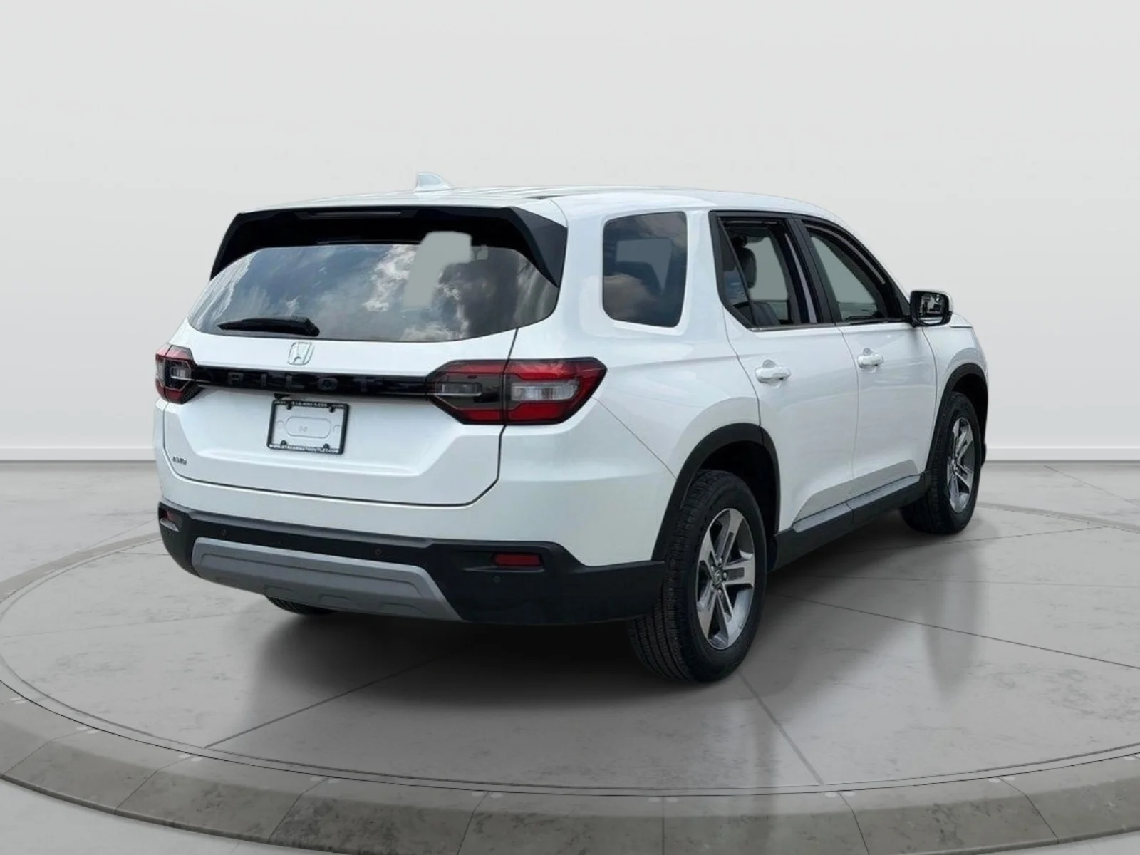 Used 2025 White Honda EX-L image 6
