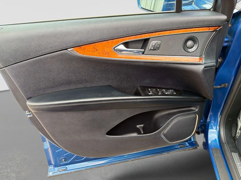 Used 2020 Blue Lincoln Reserve image 18