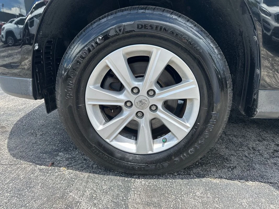 Used 2011  Toyota Base V6 image 12