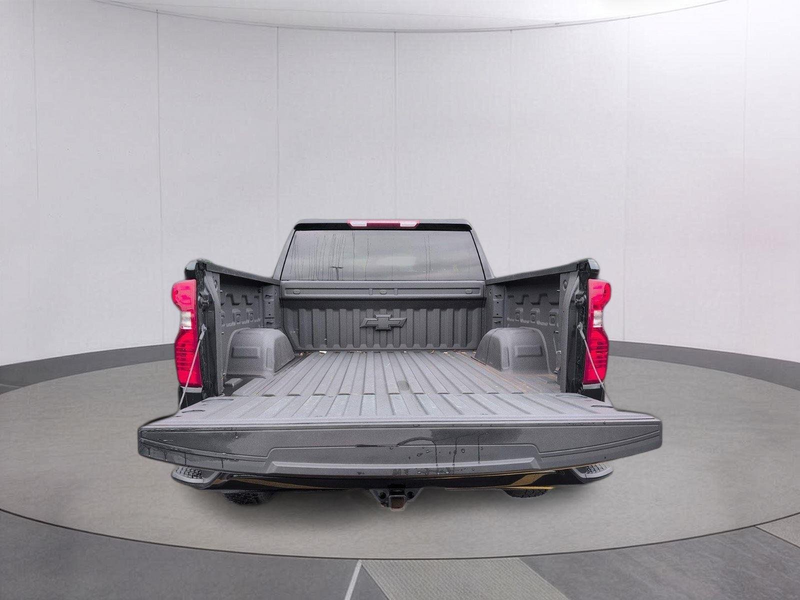 Used 2025 Black Chevrolet Custom image 5