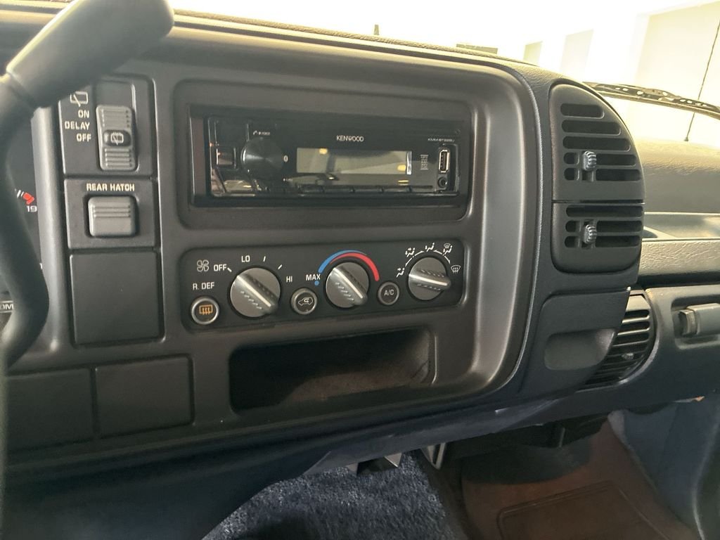 Used 1995 Blue Chevrolet Base image 15