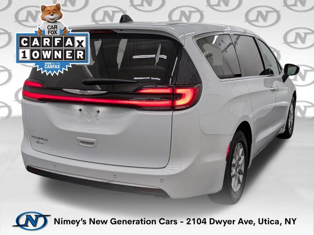 Used 2024 White Chrysler Touring L image 2