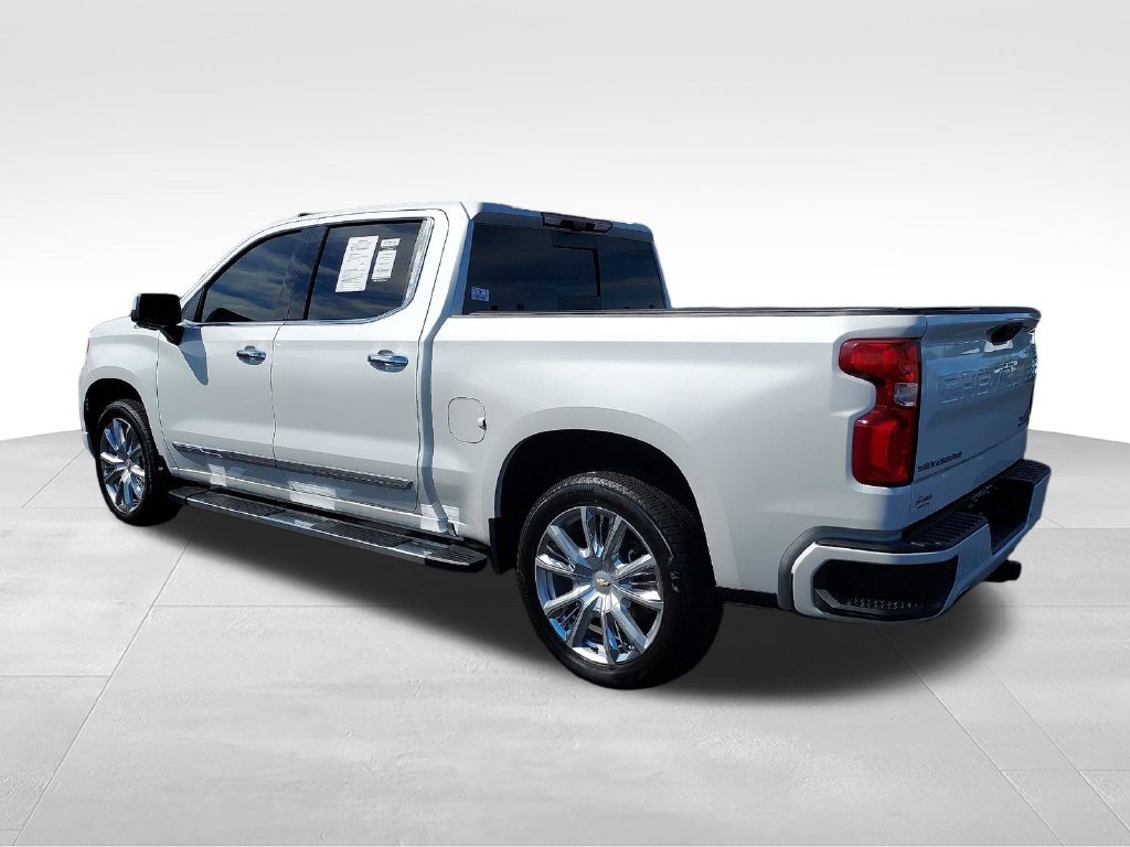 Used 2024 Beige Chevrolet High Country image 3