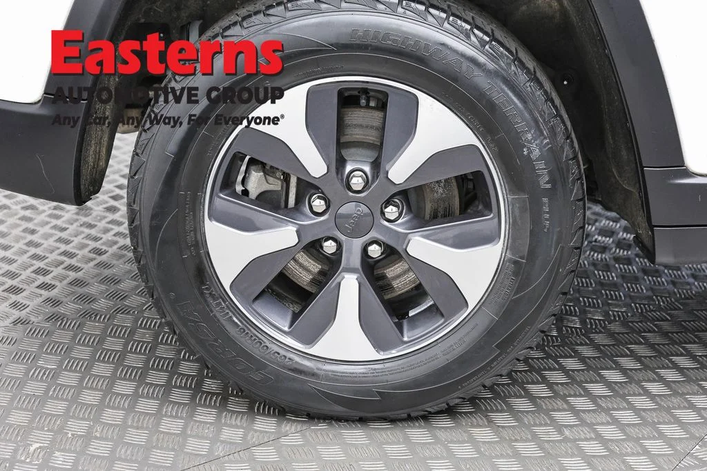 Used 2022 White Jeep 4xe image 33