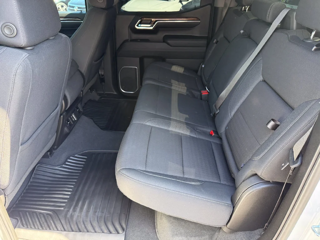 Used 2023 SUMMIT WHITE GMC Elevation image 18