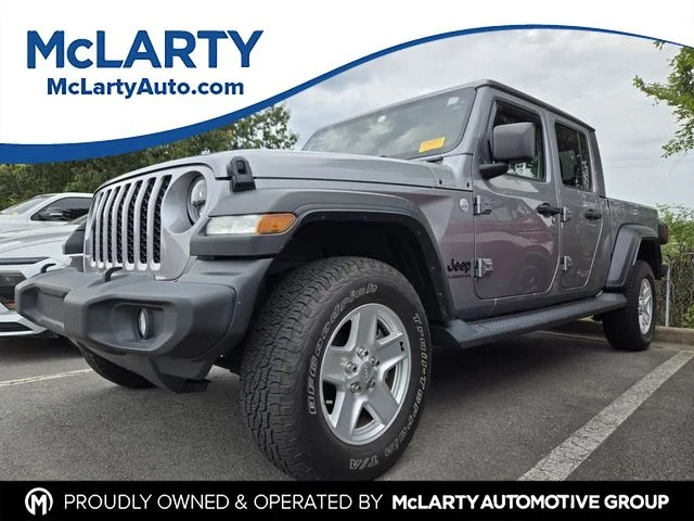 Used 2020 Billet Silver Metallic JEEP SPORT image 1