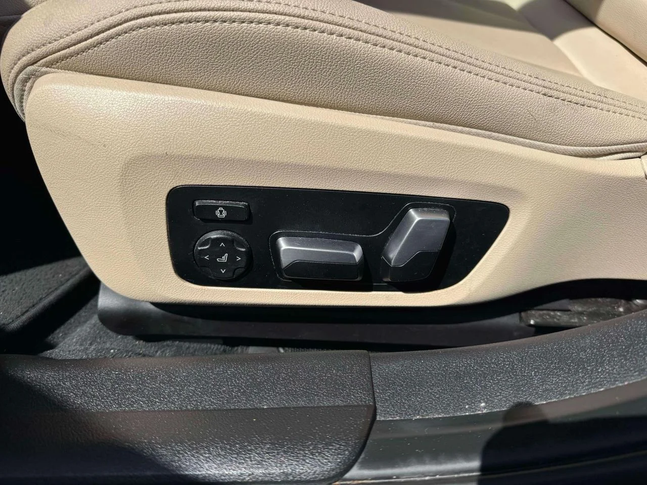 Used 2020 Jet Black BMW xDrive image 19