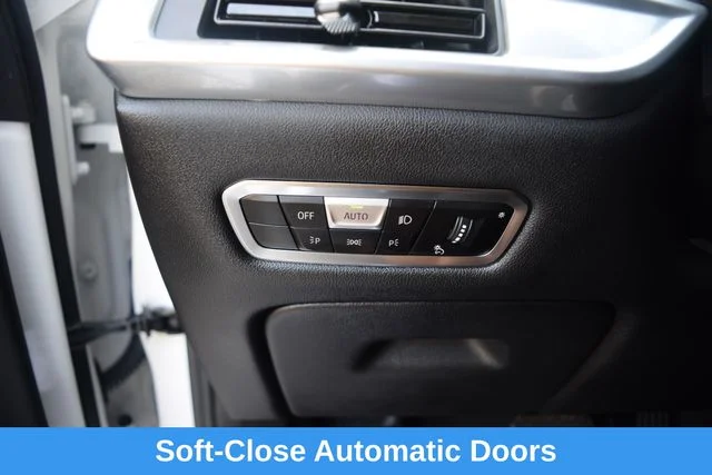 Used 2023 White BMW xDrive40i image 8