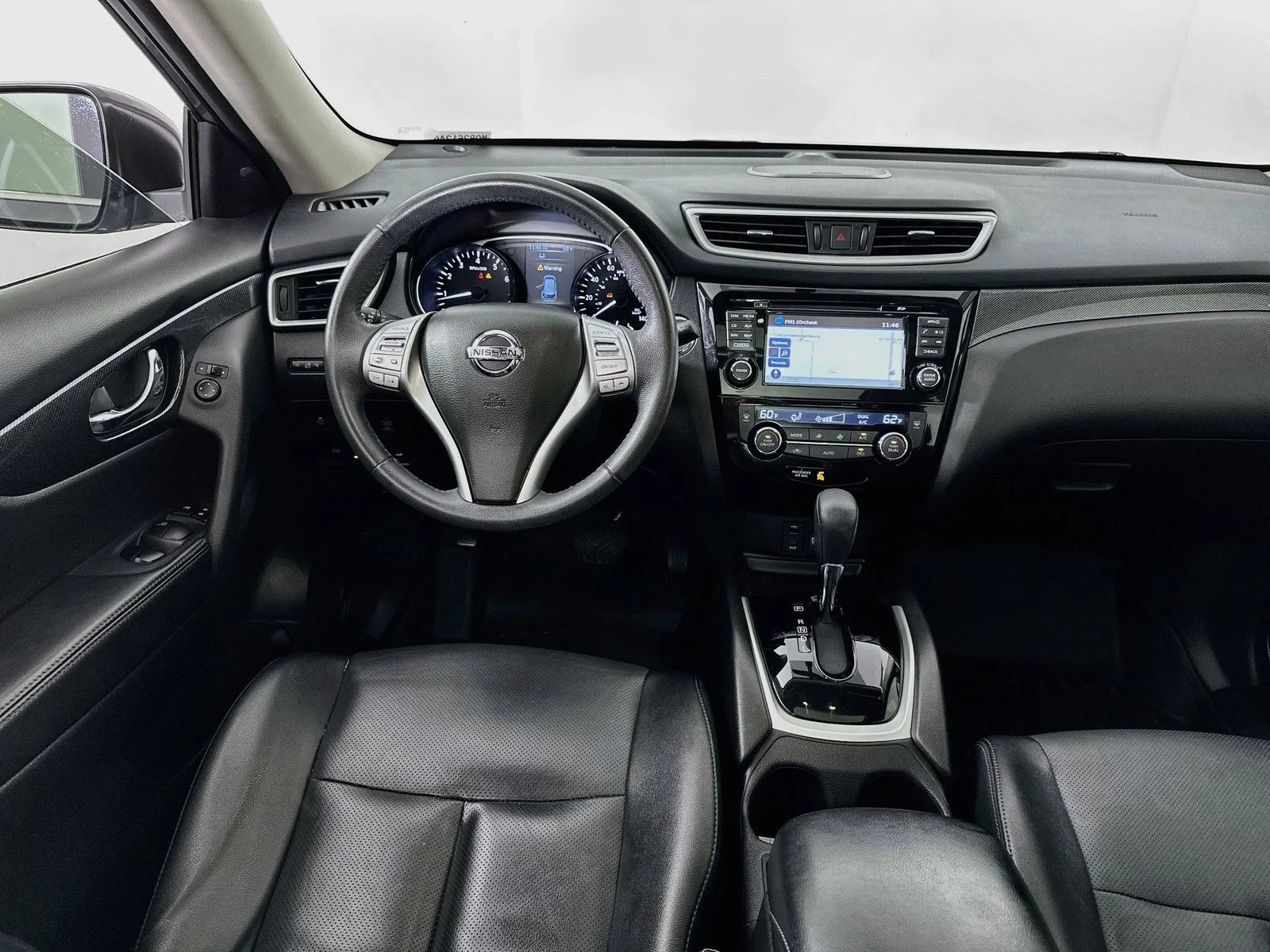 Used 2015 Gun Metallic Nissan SL image 24