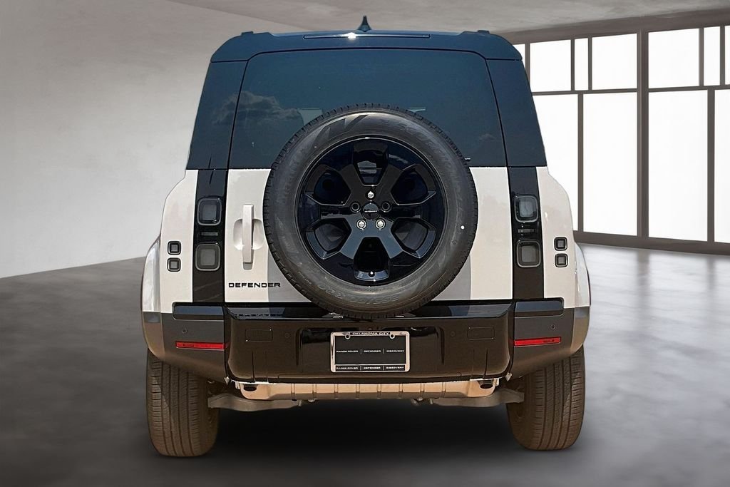 New 2026 Borasco Grey Metallic Land Rover S image 4