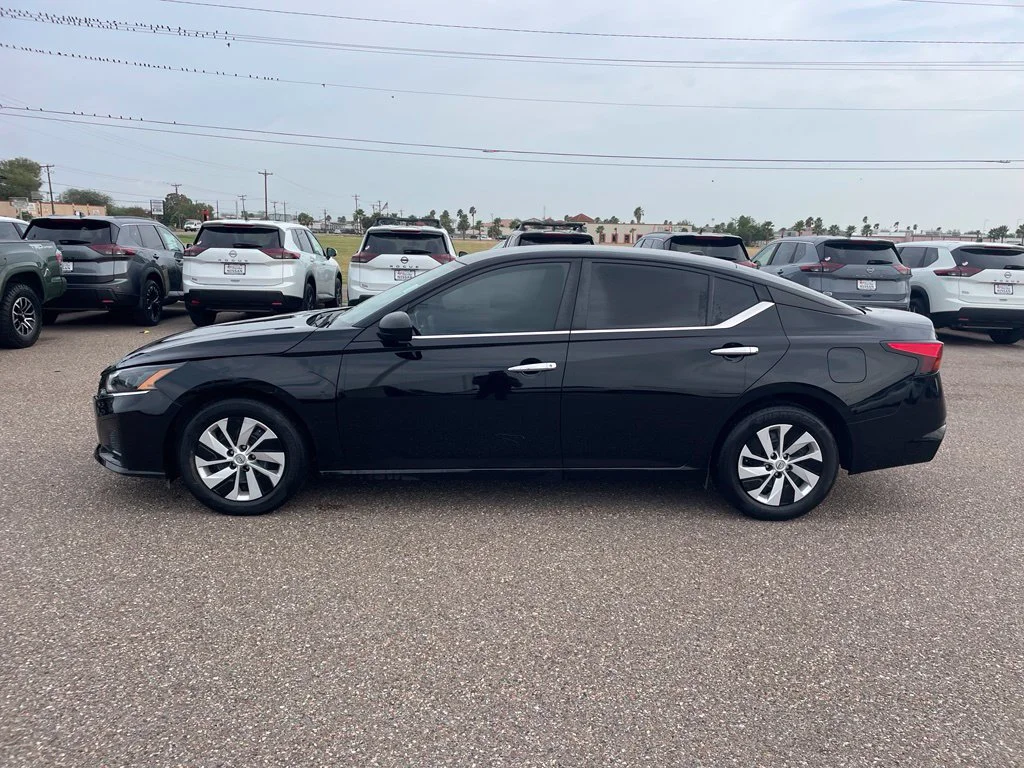 Used 2025 Black Nissan 2.5 S image 4