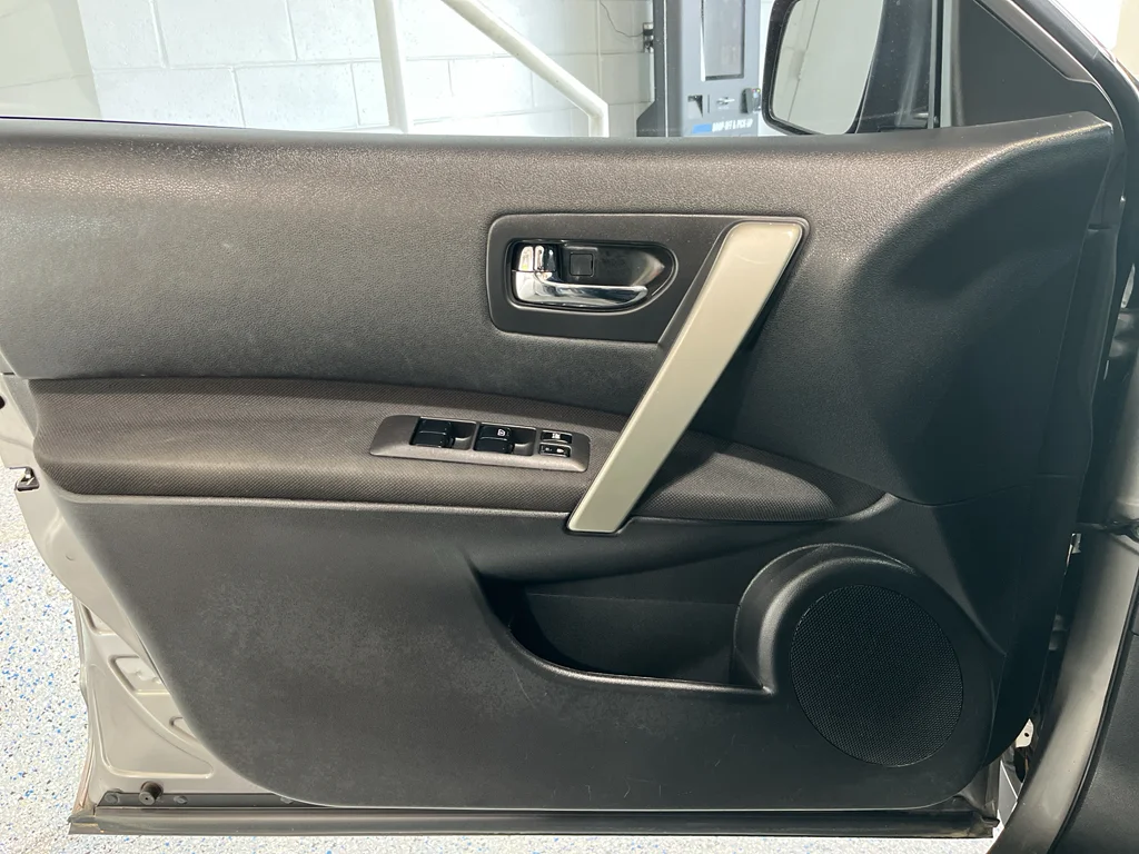 Used 2014  Nissan S image 21