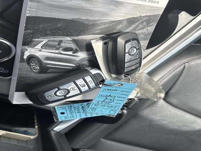 Used 2023 Green Ford Limited image 4