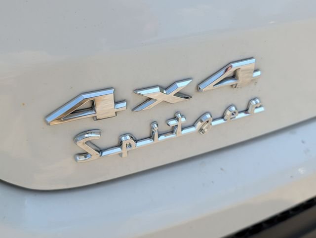 Used 2024 White Jeep Latitude image 32