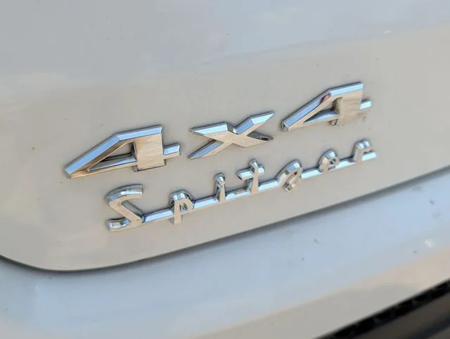 Used 2024 White/off-white Jeep Latitude image 32