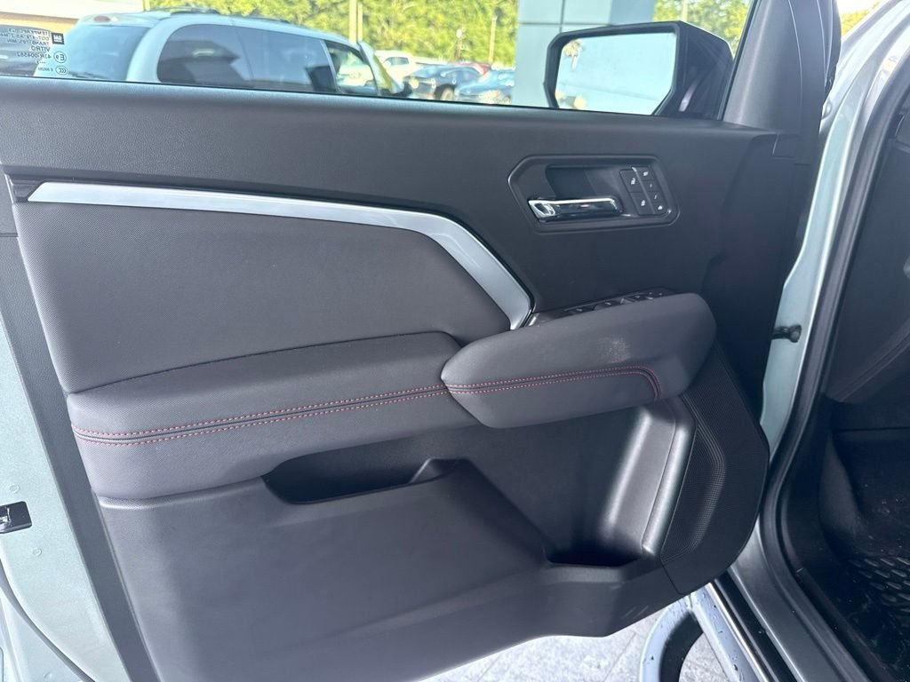 Used 2025 Gray Chevrolet Z71 image 33