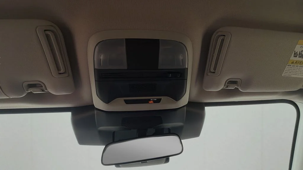 Used 2024 White Subaru Base image 23