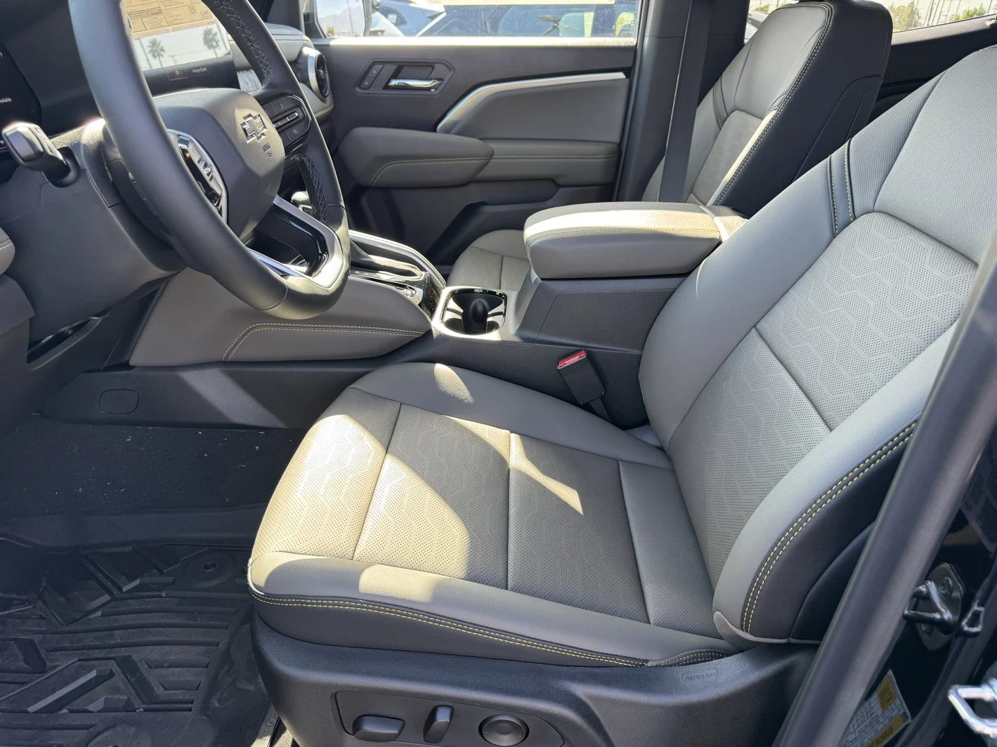 2026 Chevrolet Colorado ZR2 - Photo 15