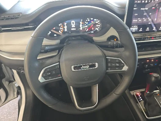 Used 2025 White Jeep Limited image 7