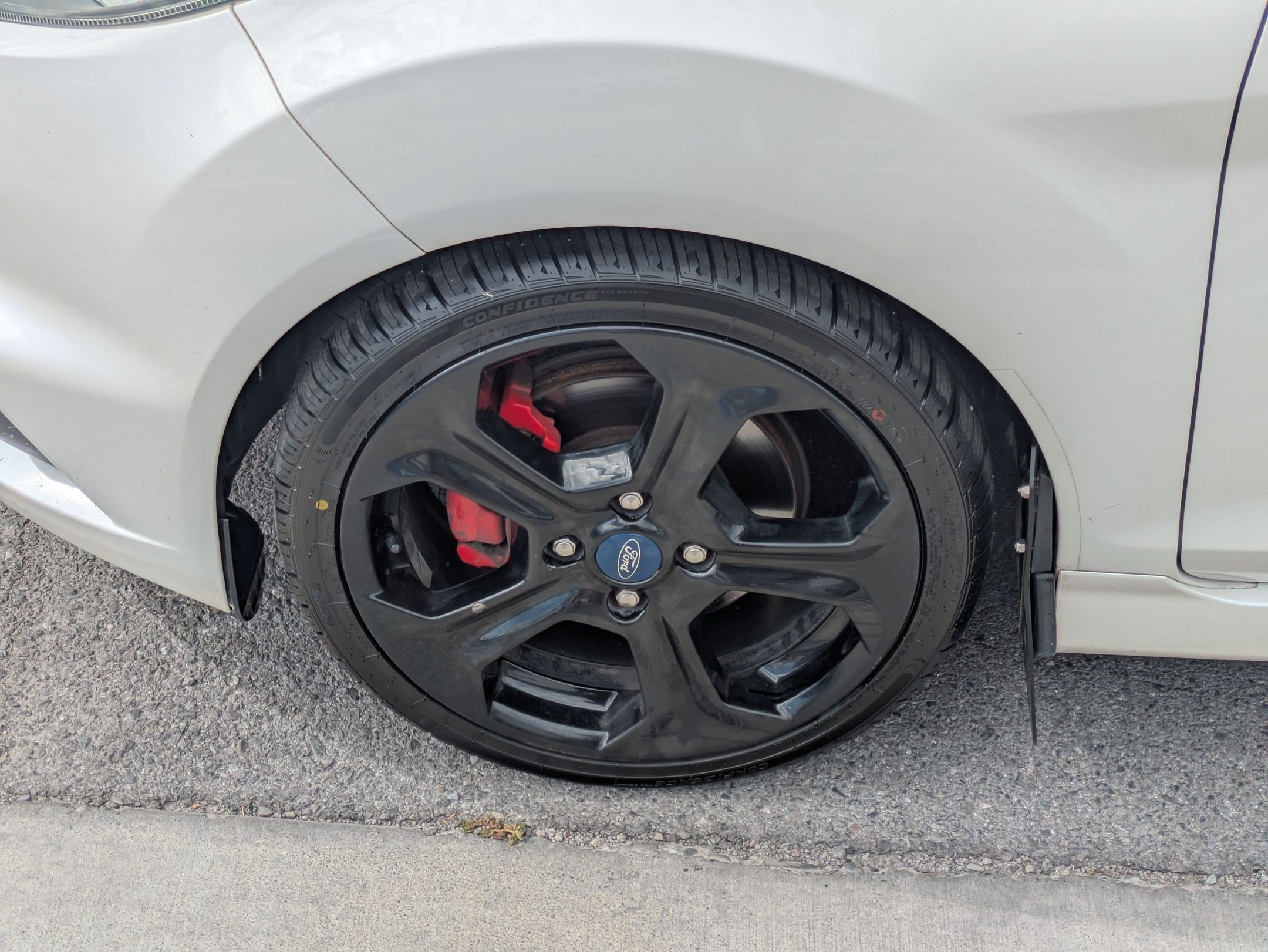 Used 2019 White Platinum Clearcoat Metallic Ford ST image 10