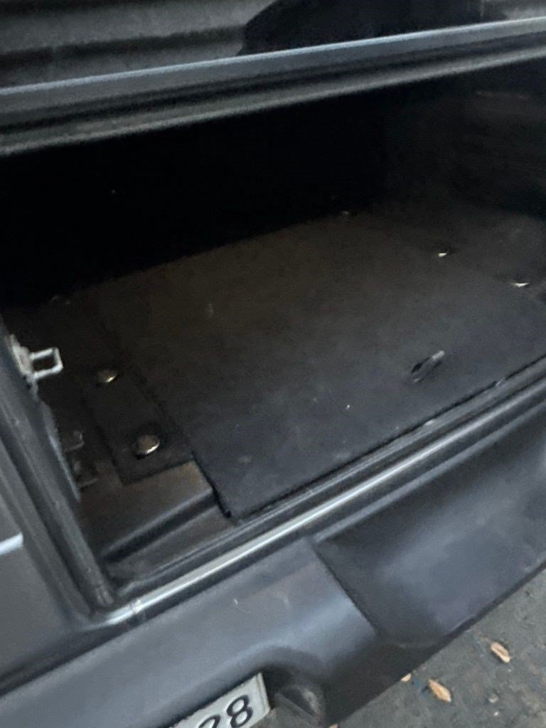 Used 2018 Billet Silver Metallic Clearcoat Jeep Sport image 8
