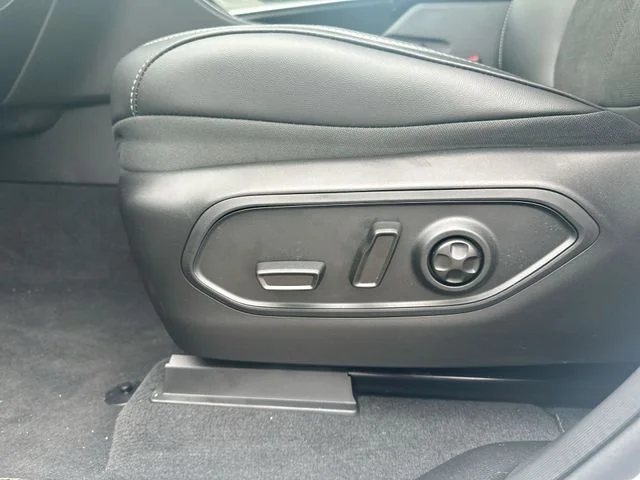 New 2026 Silver Zynith Exterior Paint Jeep Altitude image 14
