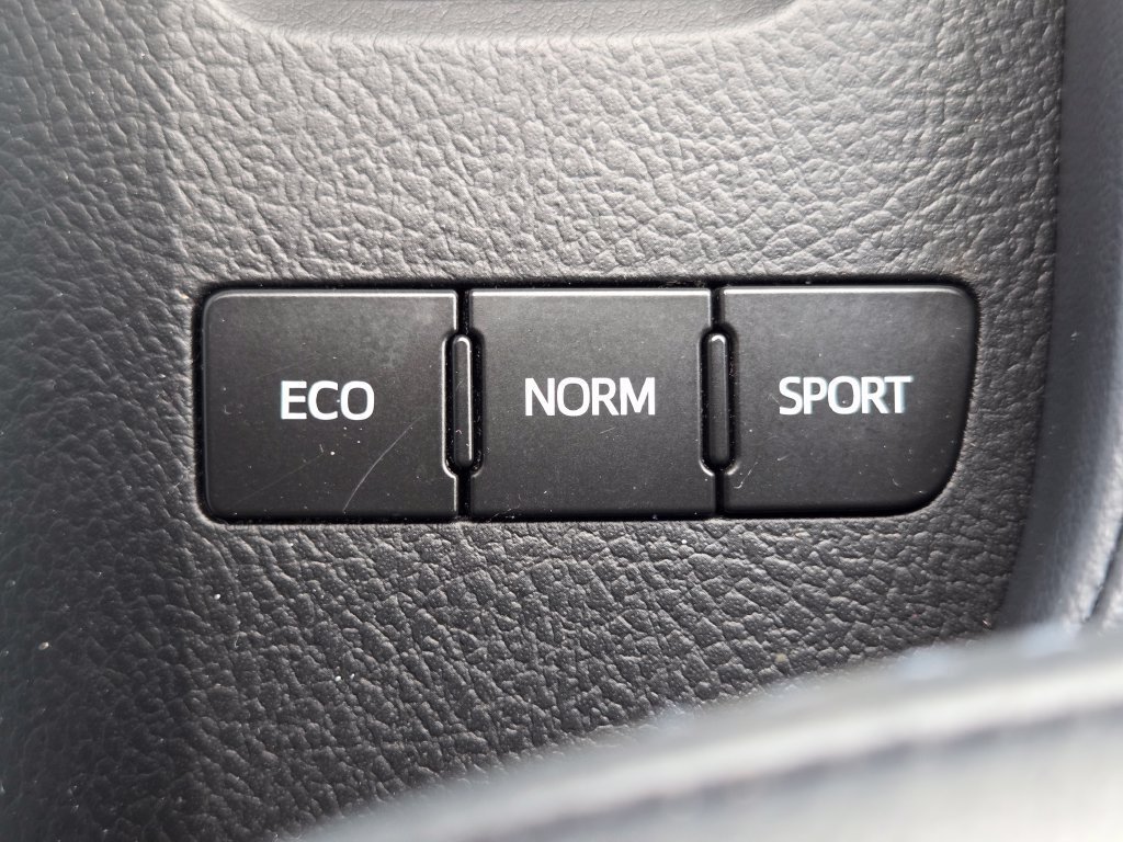 Used 2015 Cosmic Gray Mica Toyota XLE Premium image 10