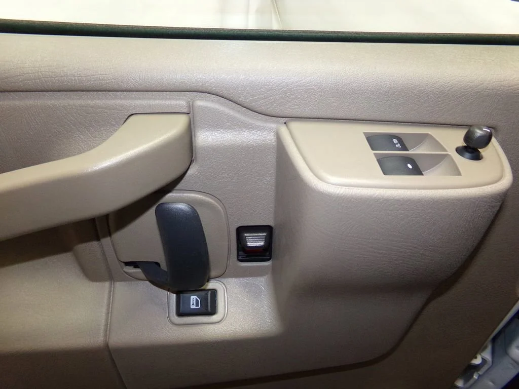 2025 GMC Savana Cargo Work Van - Photo 11