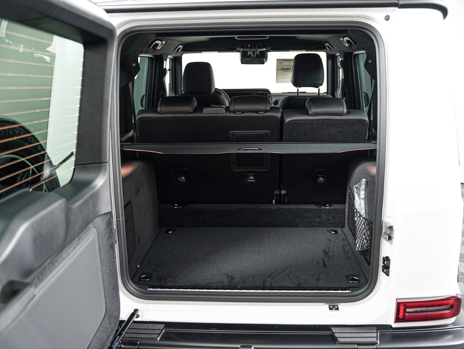New 2026 MANUFAKTUR Moonlight White Magno Mercedes-Benz G 550 image 5
