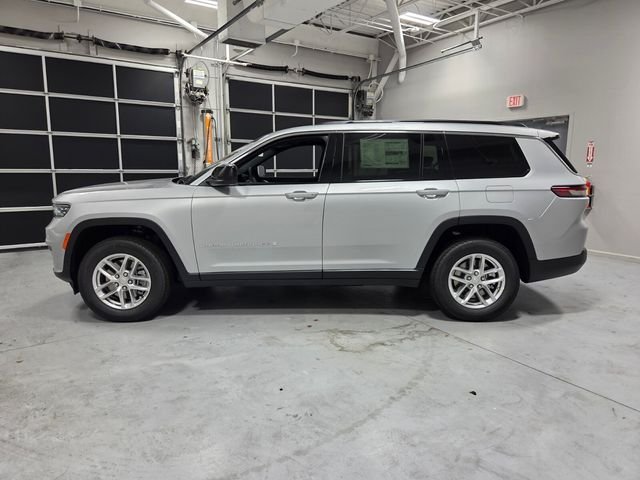 New 2026 Silver Zynith Exterior Paint Jeep Laredo X image 4
