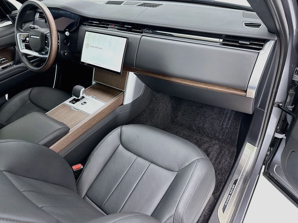 Certified Used 2025 Eiger Gray Metallic Land Rover SE image 15