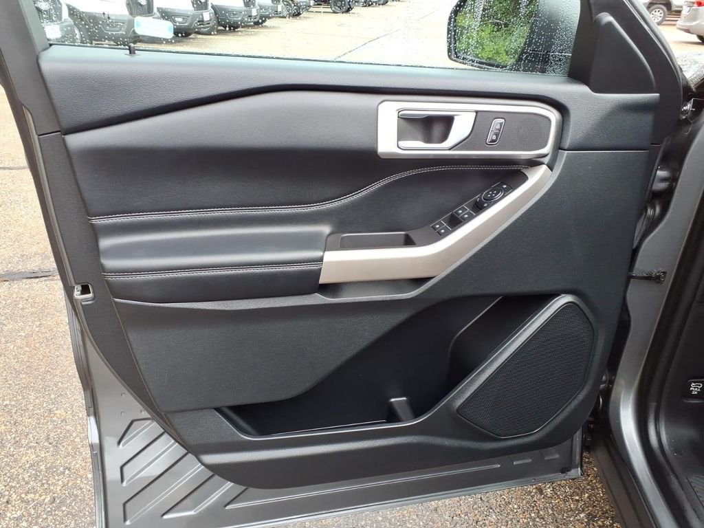 Certified Used 2023 Gray Metallic Ford XLT image 19