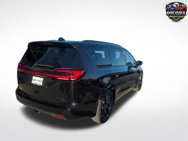 2026 Chrysler Pacifica Limited - Photo 5