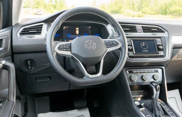 Used 2022 Gray Volkswagen 2.0T S image 13