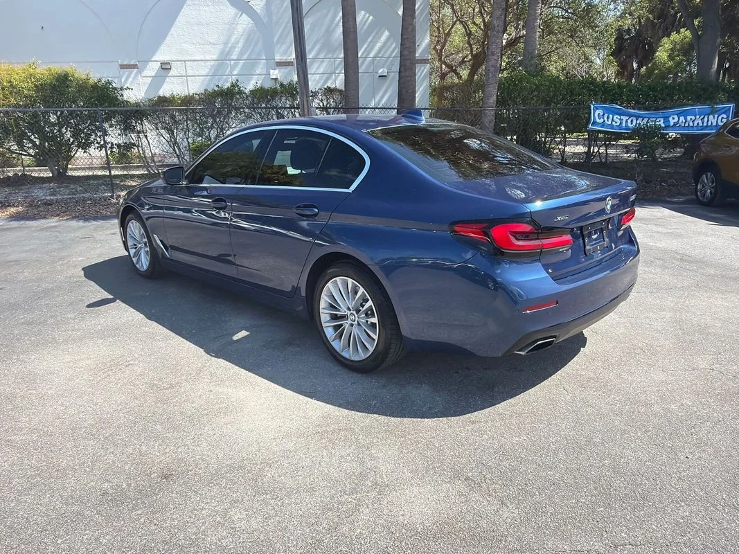 Used 2022 Blue BMW i xDrive image 3