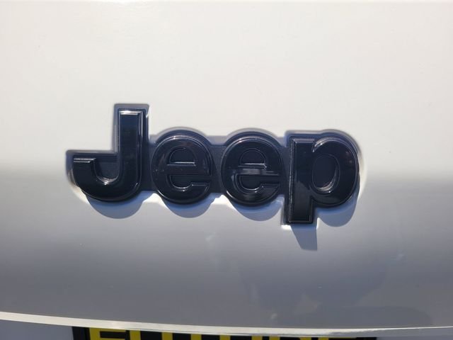 Used 2023 White Jeep Altitude image 10