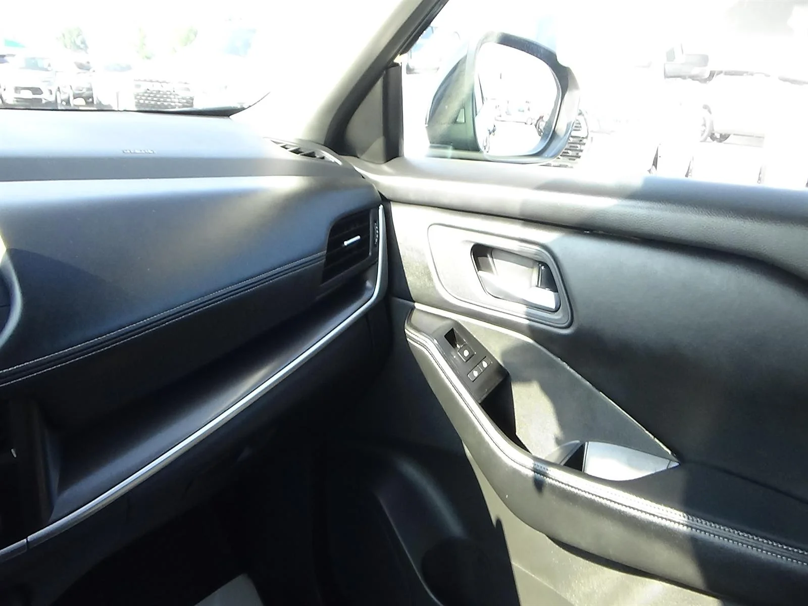 Used 2025 Super Black (kh3) Nissan SV image 26