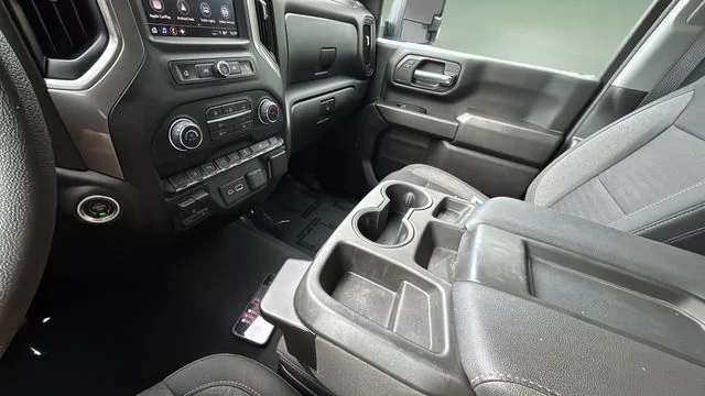 Used 2024 White Chevrolet Custom image 16