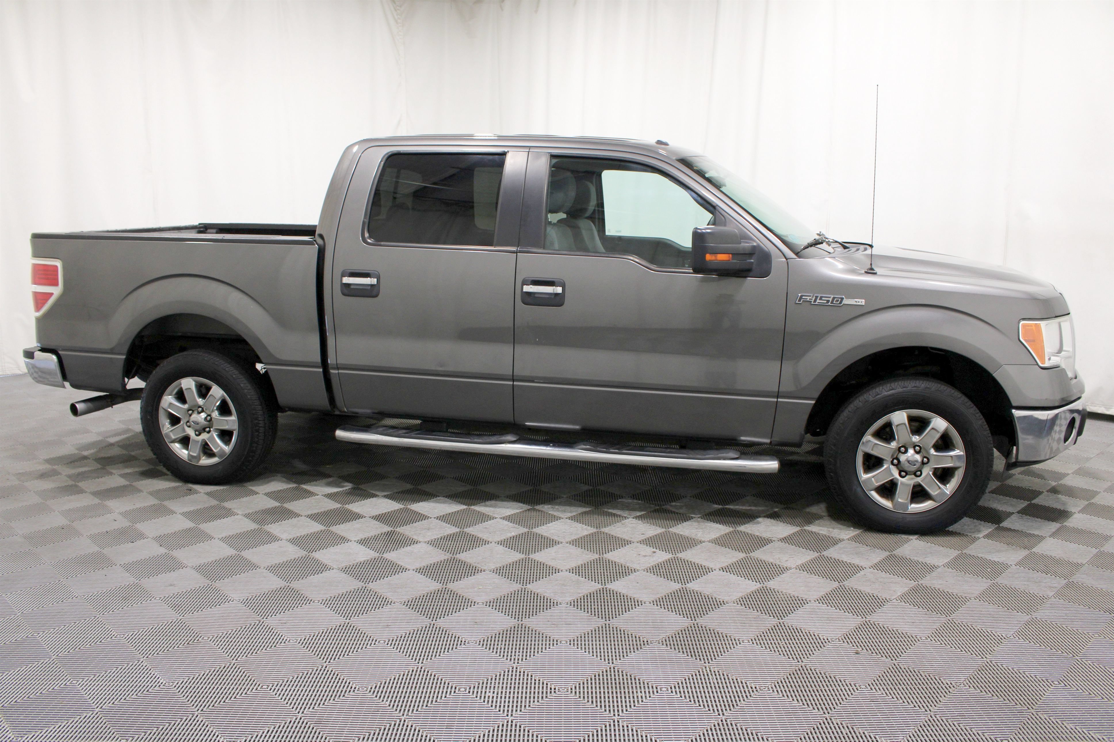 Used 2014 Sterling Gray Metallic Ford XLT image 22