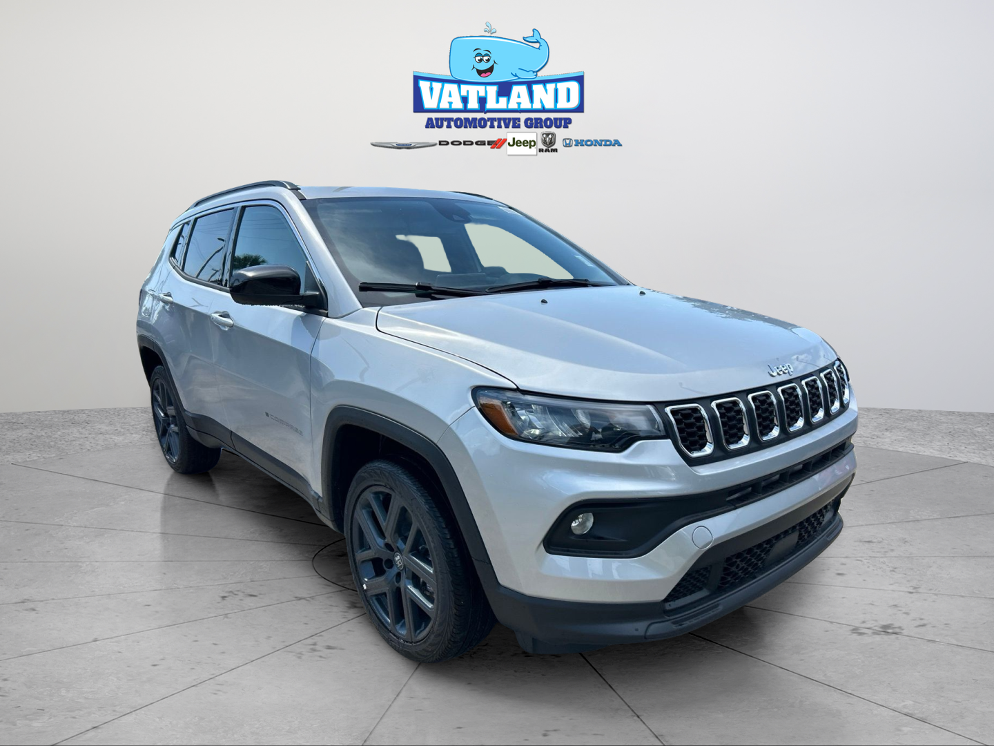 New 2026 Silver Zynith Metallic Clear-Coat Exterior Paint Jeep Latitude image 22