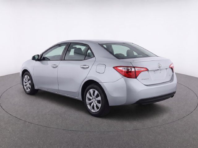 Used 2016 Silver Toyota LE image 3