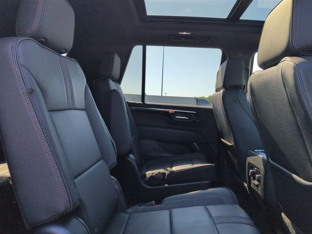 Used 2025 Black Chevrolet RST image 28