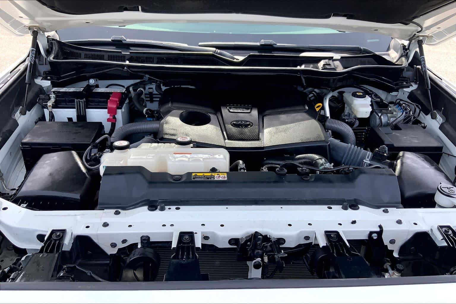 Used 2023 Ice Cap Toyota SR5 image 31