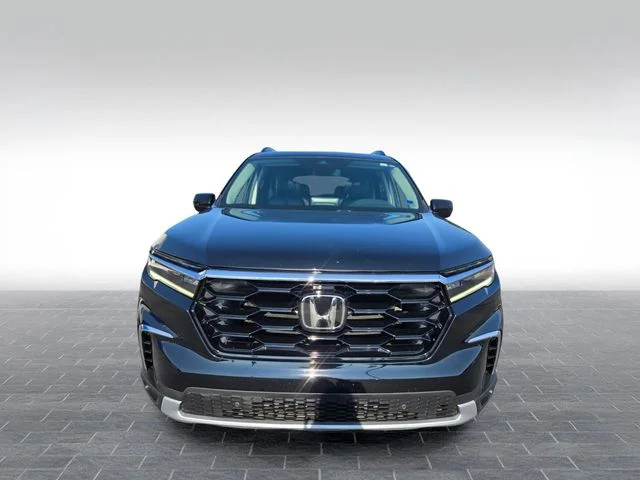 Used 2023 Black Honda Touring image 2